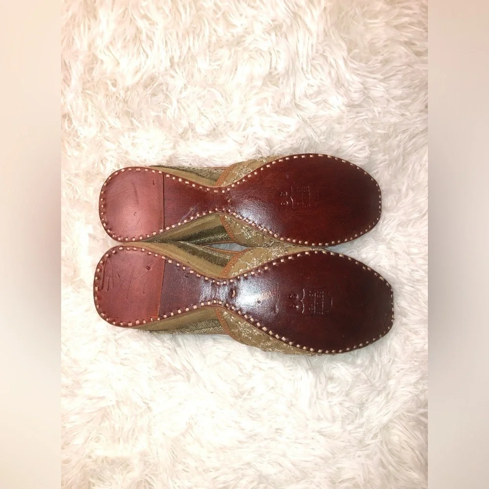 Tan and Gold Embroidered Women's Shoes EU 39 8.5 NWOB